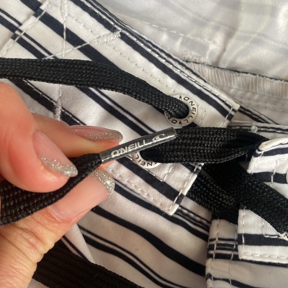 O’Neill women’s shorts - Picture 5 of 8